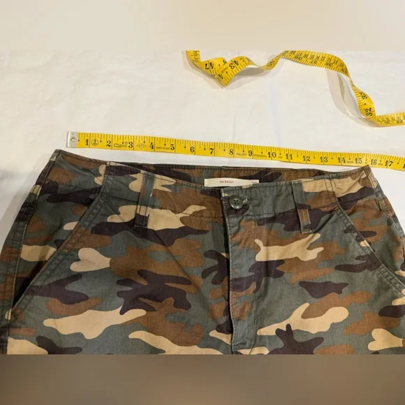 NWoT Levi’s ‘94 Baggy Cargo Pants Camo Print Size 29 Y2K Never Worn - Picture 8 of 14